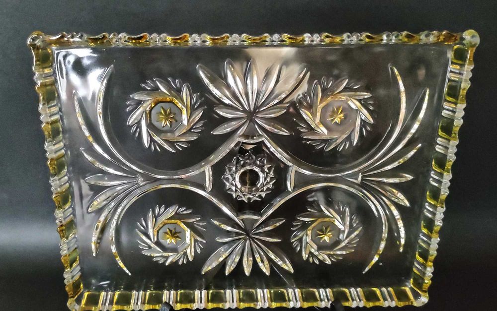 Масивен кристален поднос