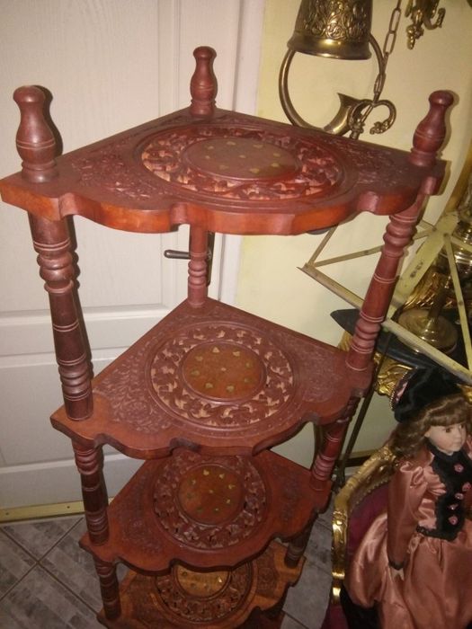 Colțar ,etajera sculptata din lemn de trandafir