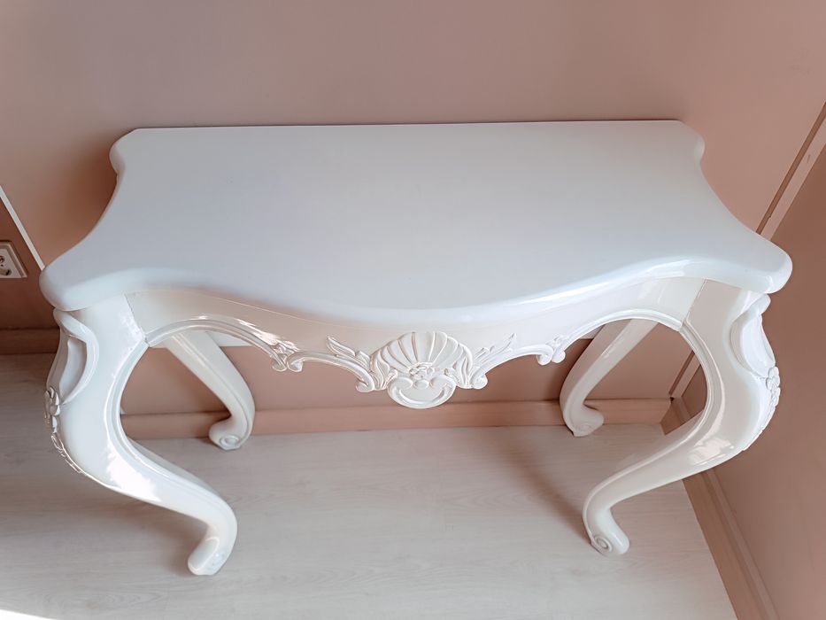 Столик журнальный белый