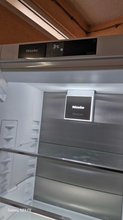 Нов хладилник вграждане Miele KFN 7774D