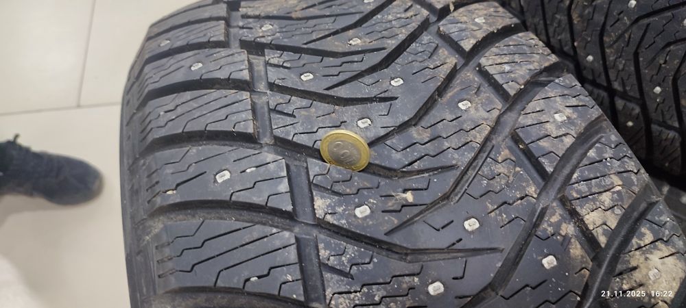 Продам комплект зимних шин Yokohama 285/50/R20