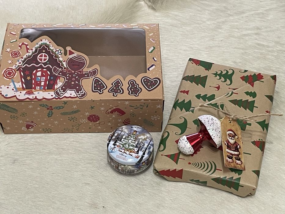 Коледна кутия с книга изненада