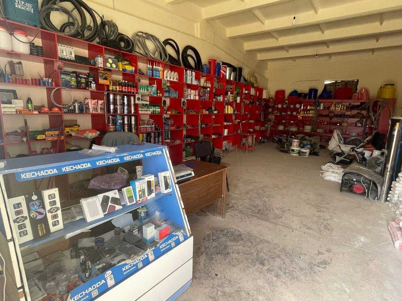 Sherobod tumanida Avtosaroy binosi sotiladi