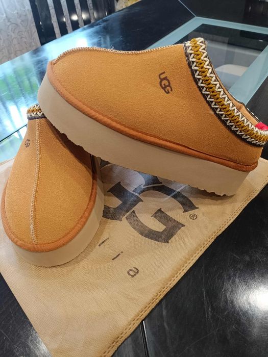 Дамски обувки UGG чисто нови