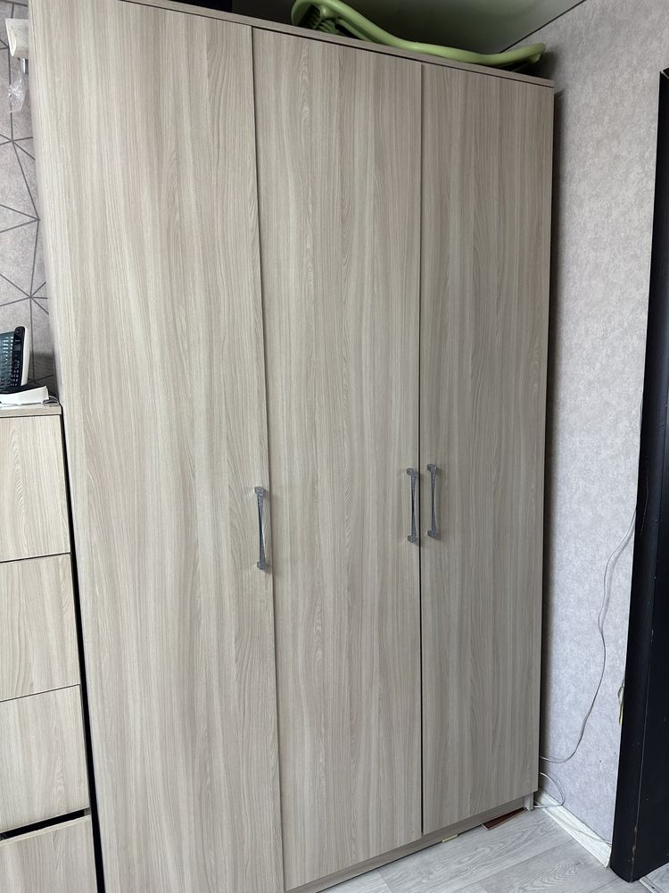 Срочно продам шкаф в отличном состоянии срочно!