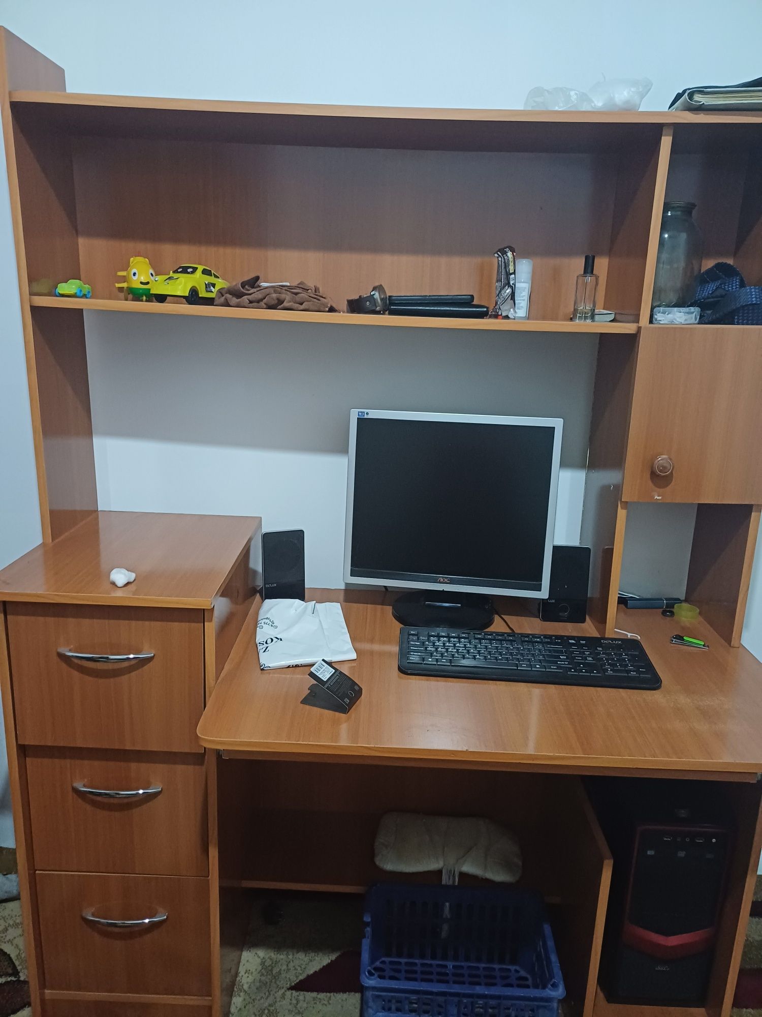 Стол компютерный , компьютер  тоже