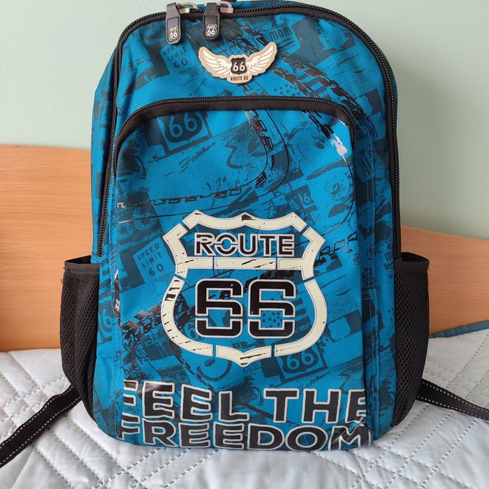 Ученическа раница с ортопедичен гръб и несесер