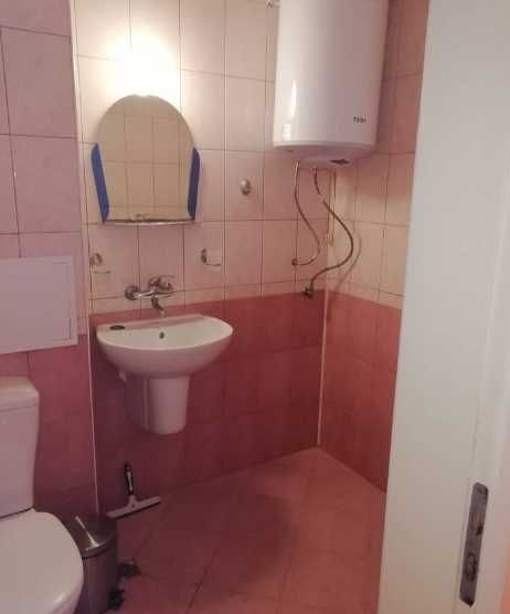 Дава се под наем Двустаен апартамент в Бургас, Изгрев - 67 кв.м за 102 € - Снимка #3