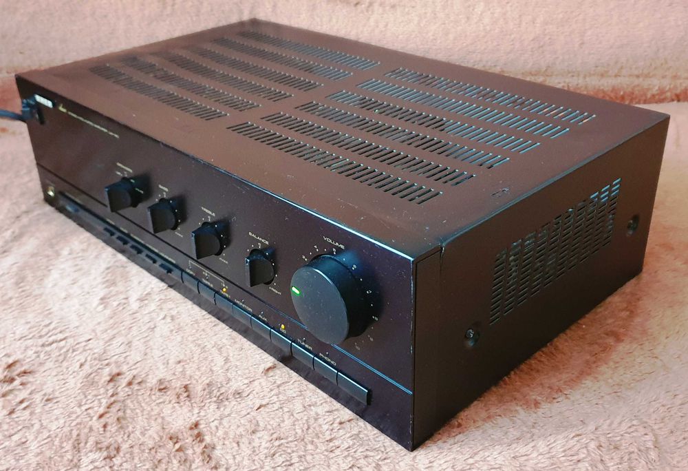 Uher UA-140 statie 2X70W pe 8 Ohm