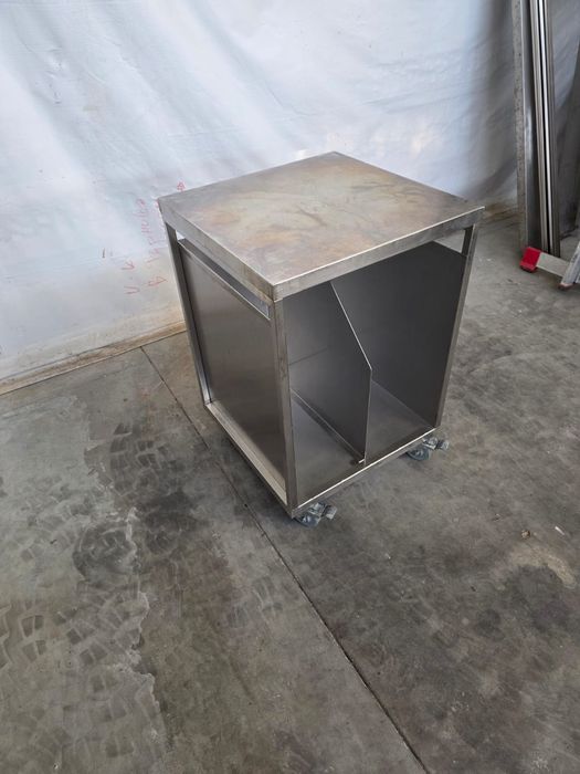 Немска спомагателна масичка от неръждаема стомана с място за чували