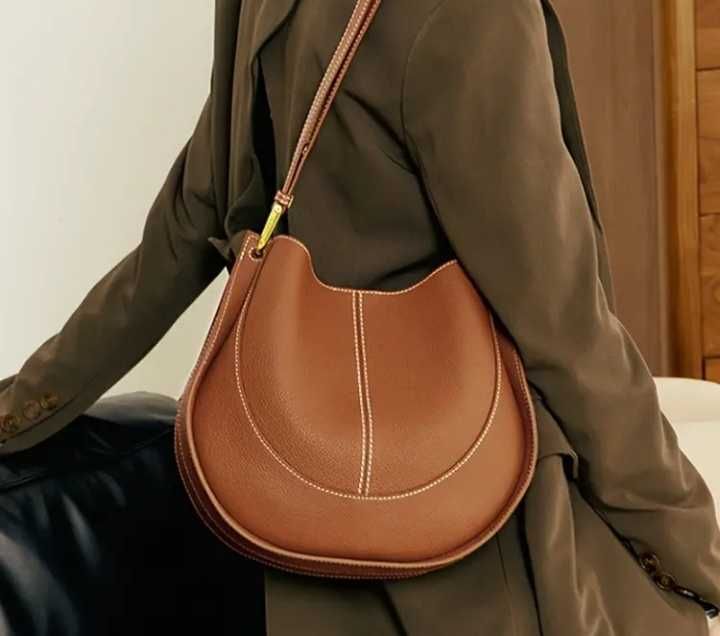 Дамска чанта с козметична чантичка. Цвят карамел. Нова.