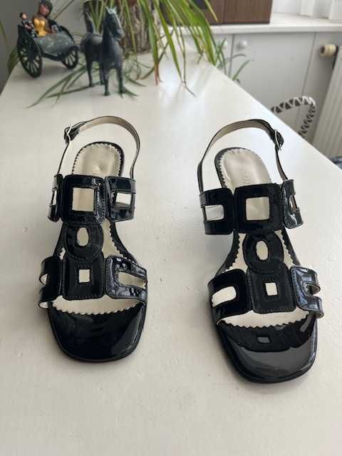 Sandale piele lac noi, marime 38