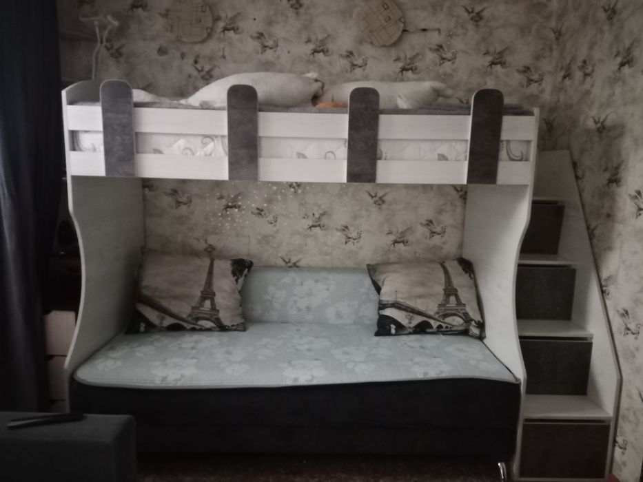 Кровать двухъярусная