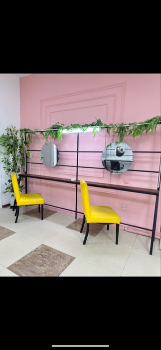 Продам зеркало со стойкой для салонов красоты без стульев