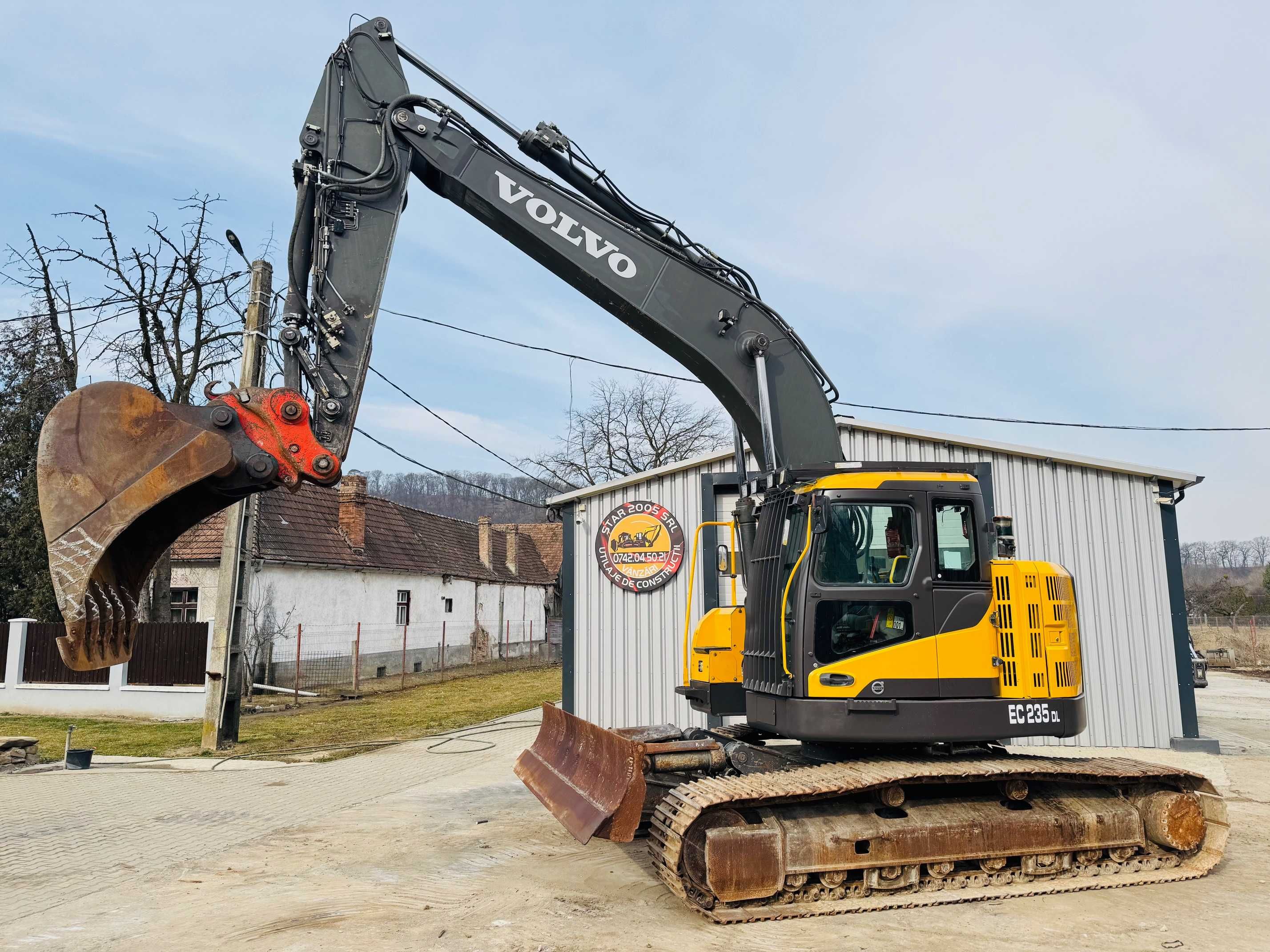 Excavator senile cu lama Volvo ECR 235 DL, an 2014, 28 tone, cupa 1.5m