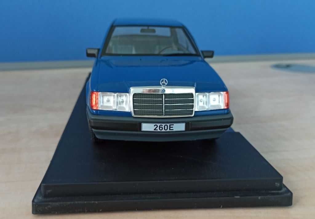 Macheta Mercedes Benz 260E E-Class W124 1984 albastru - MCG 1/18