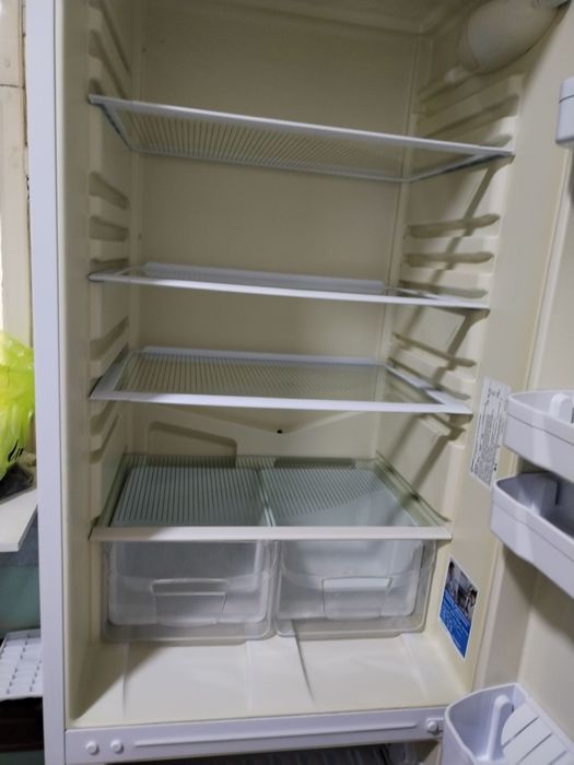 Продаётся холодильник Indesit.