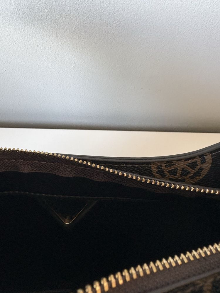 Guess чанта оригинал