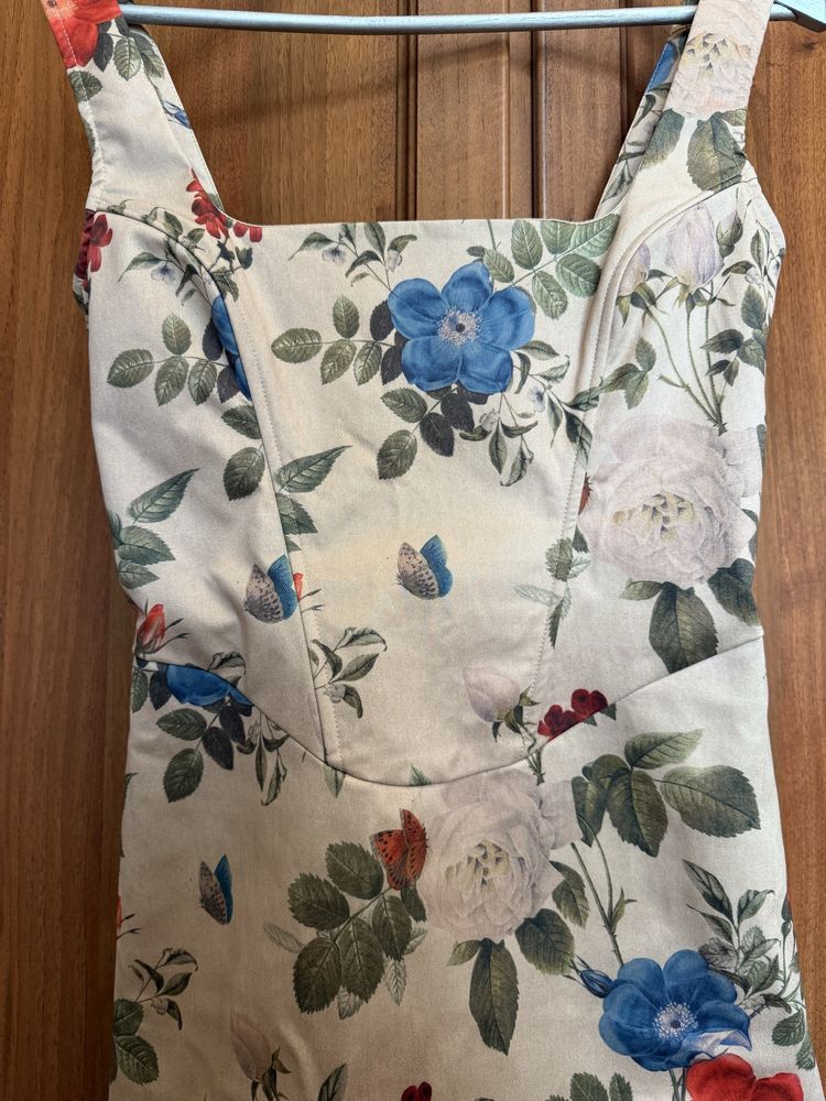 Рокля на PrettyLittleThing