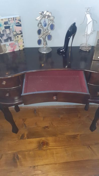 Măsuță machiaj,consola