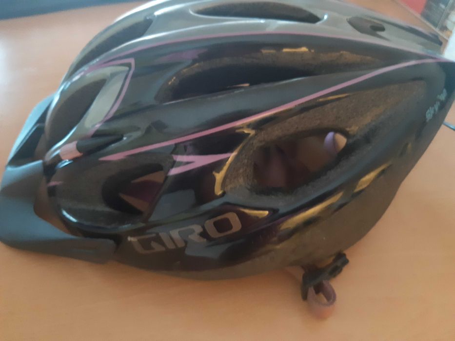 велосипедна каска Gyro дамска с розов кант