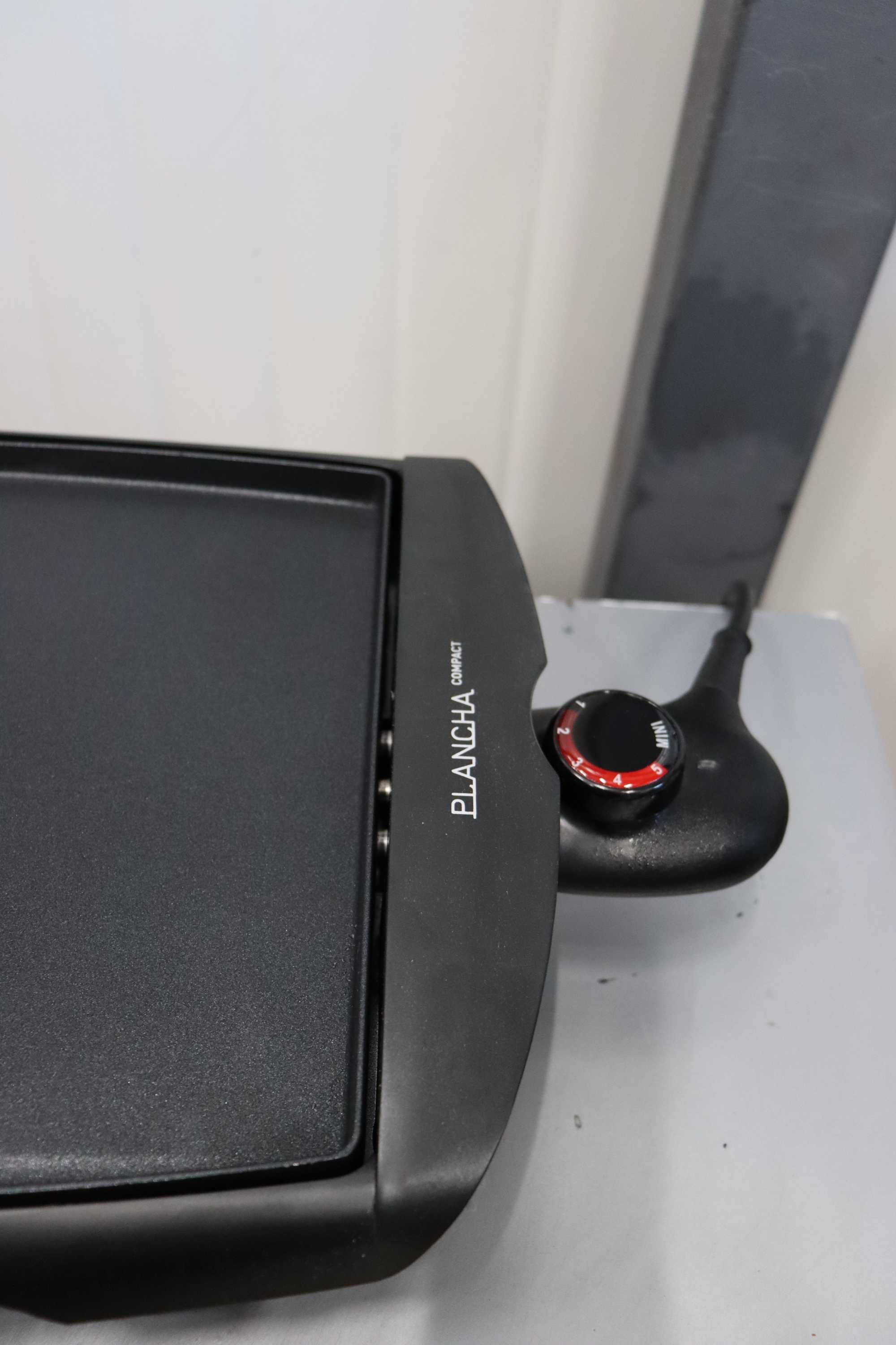 Електрическа скара Tefal Plancha Compact 1800W с ДЕФЕКТ
