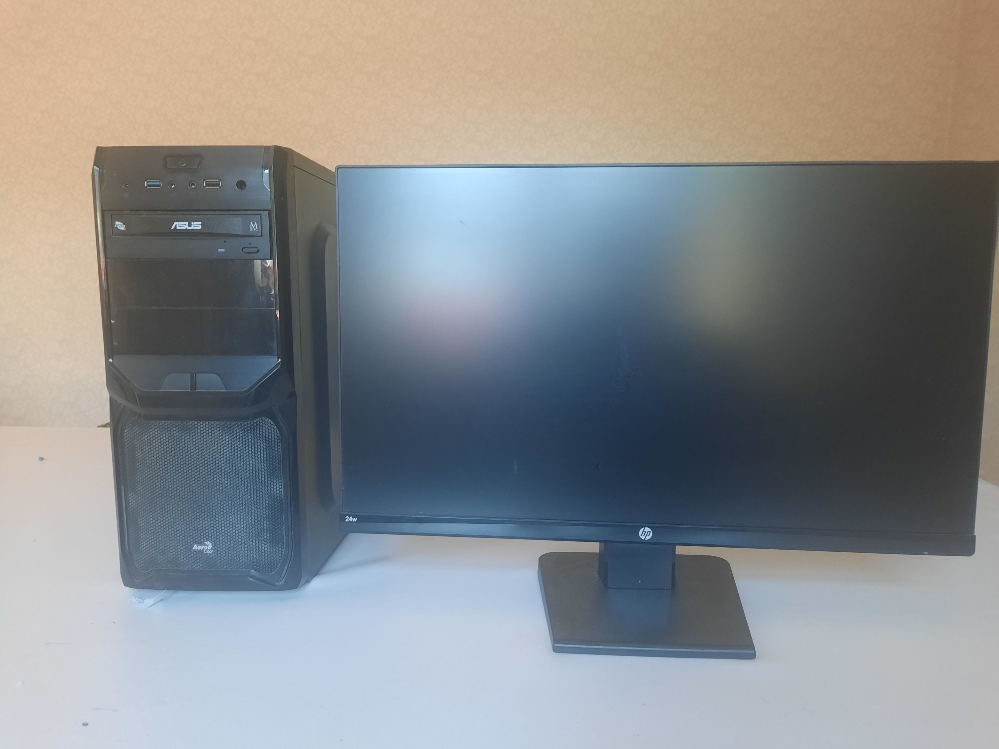Игровой компьютер и монитор