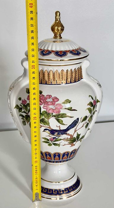 Винтидж порцеланова амфора / ваза с капак