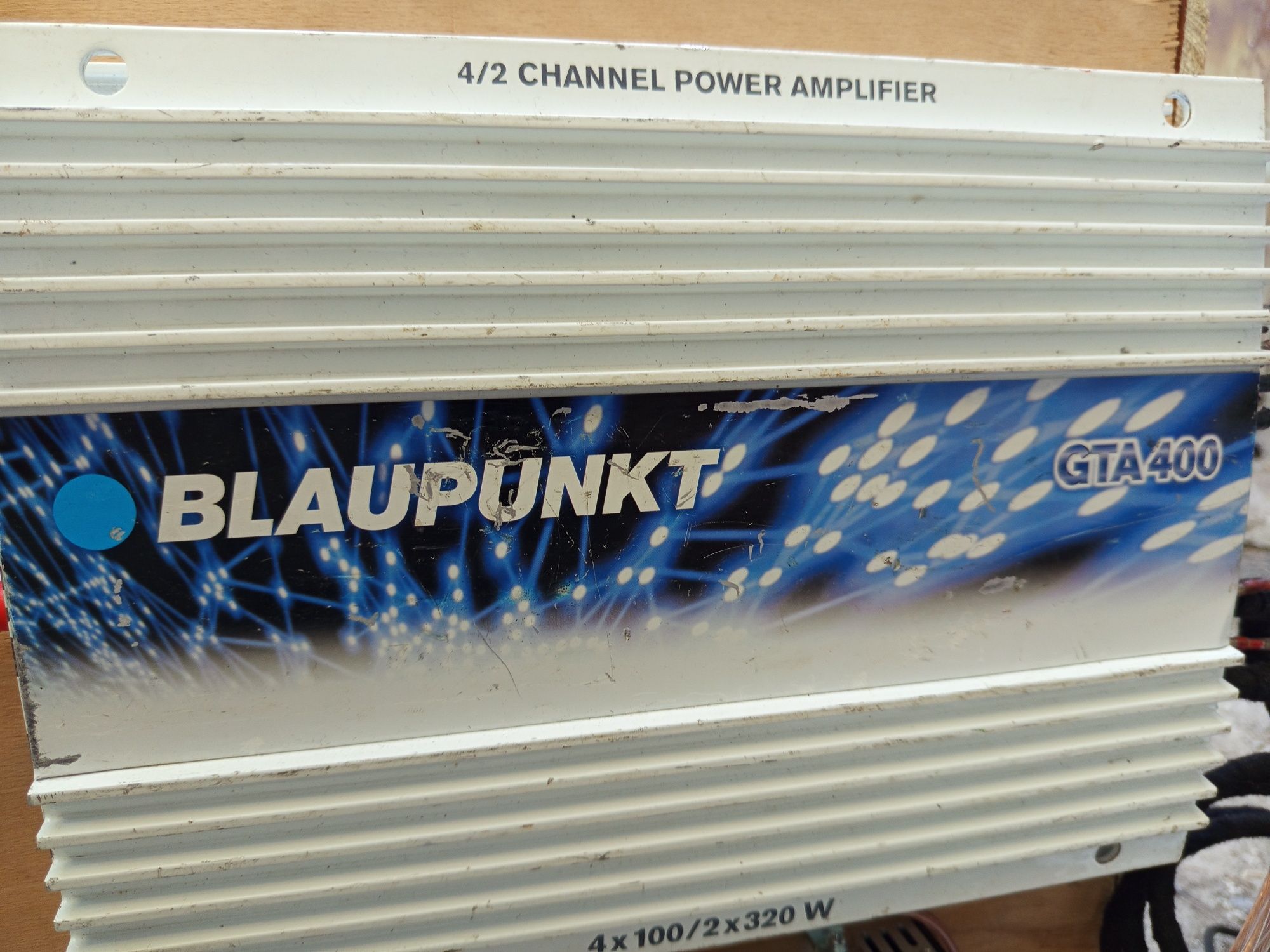 Продавам усилвател blaupunkt GTA400