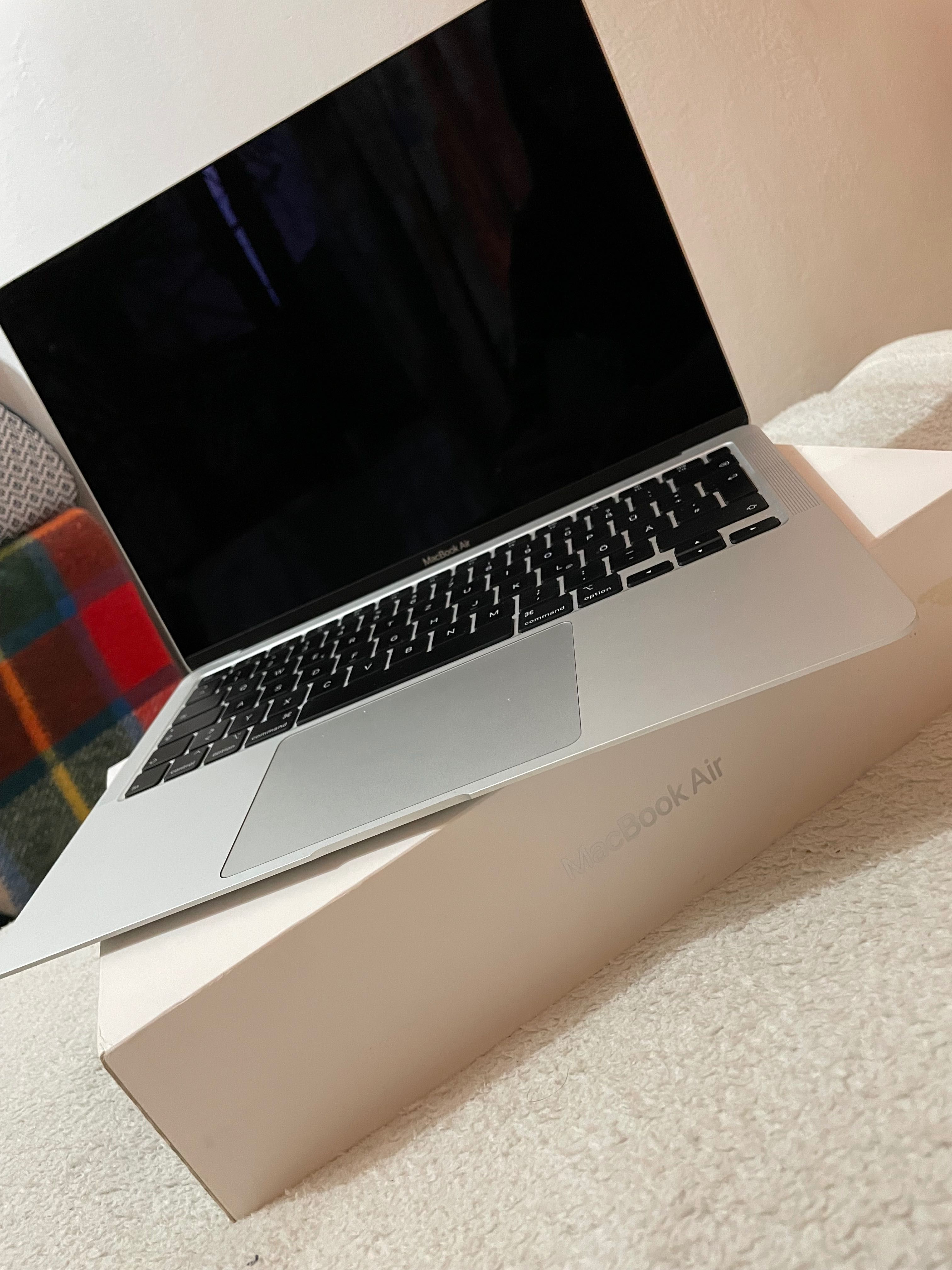 Macbook 2020 Impecabil - 512 Memorie