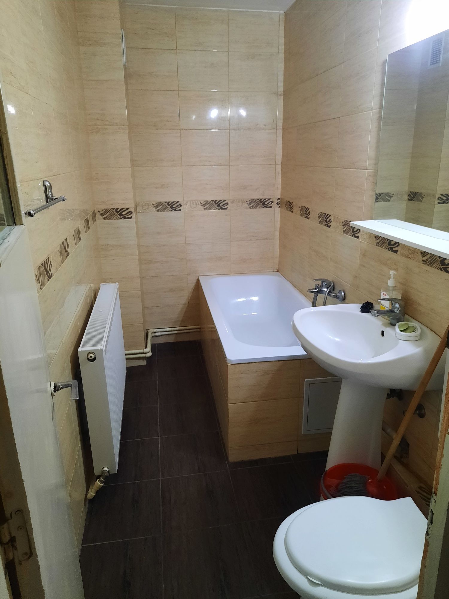 De închiriat apartament 3 camere