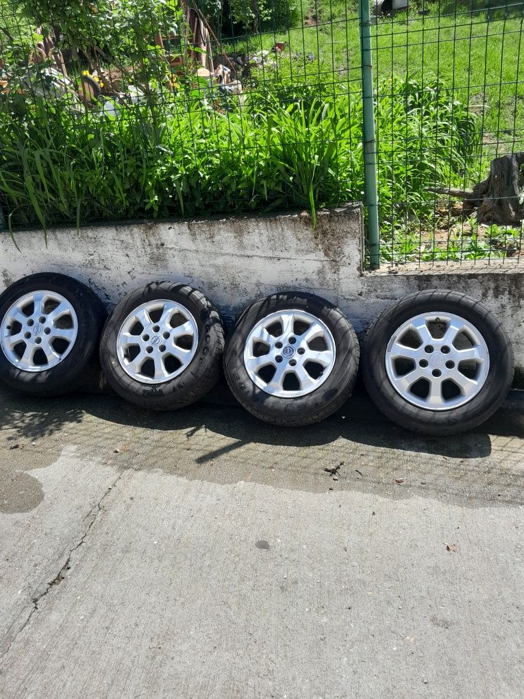 Vând cauciucuri  de vara cu tot cu jante  195 /65/15  de opel