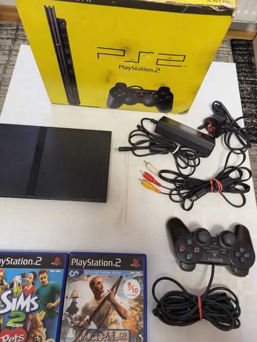 Consola PlayStation 2 Slim in Cutie cu 4 Jocuri + maneta.