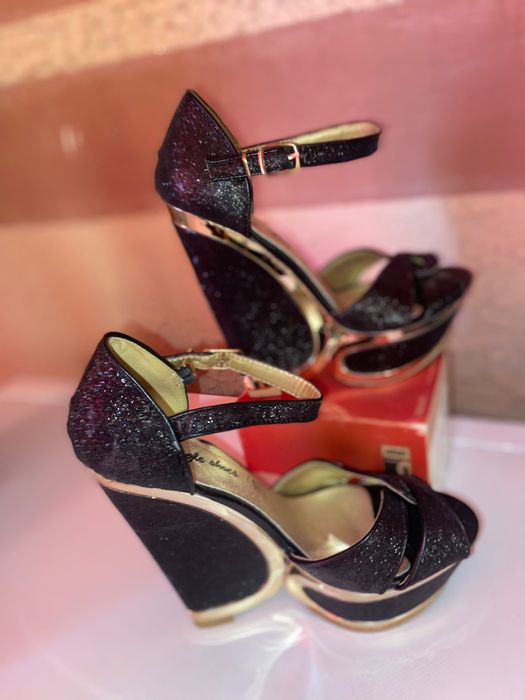 Обувки на платформа