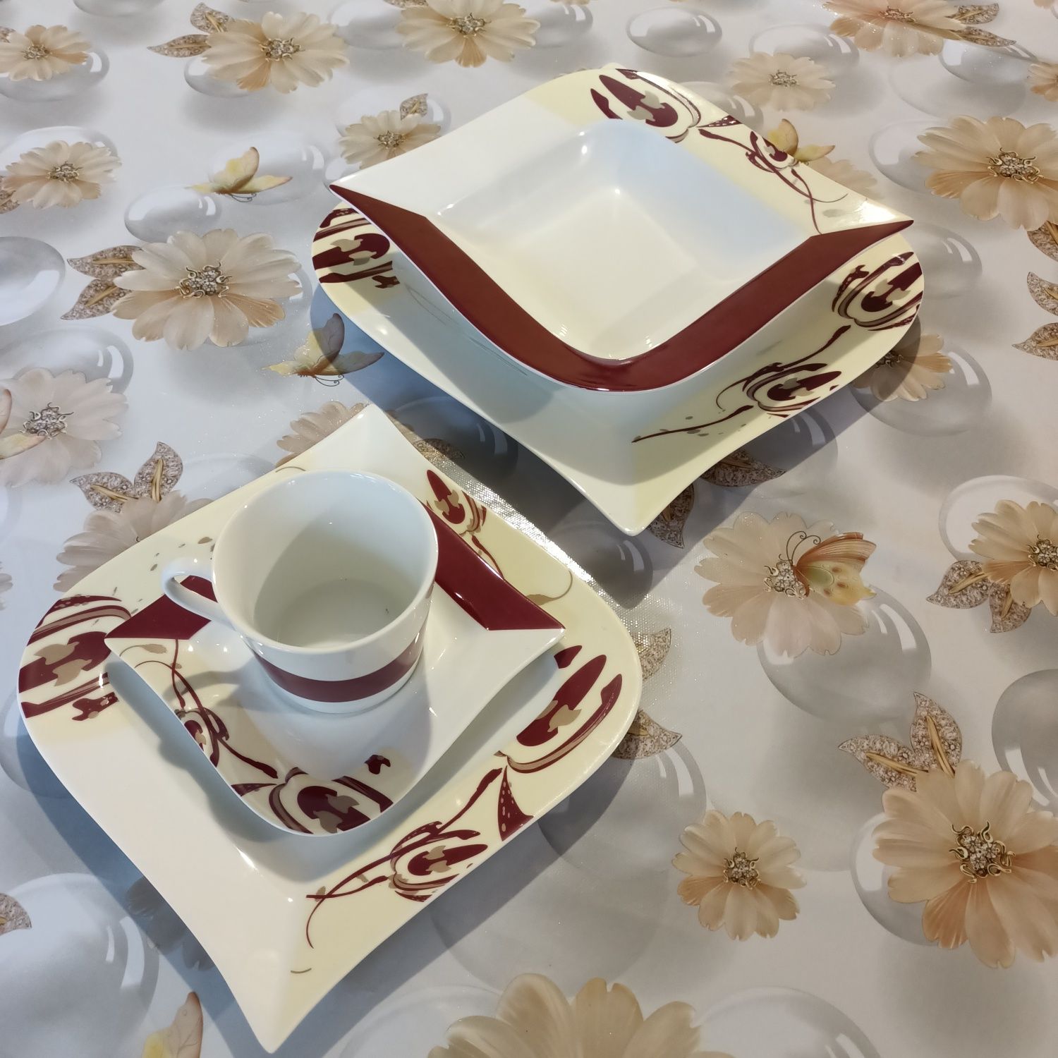 Продам  сервиз 30 предметов