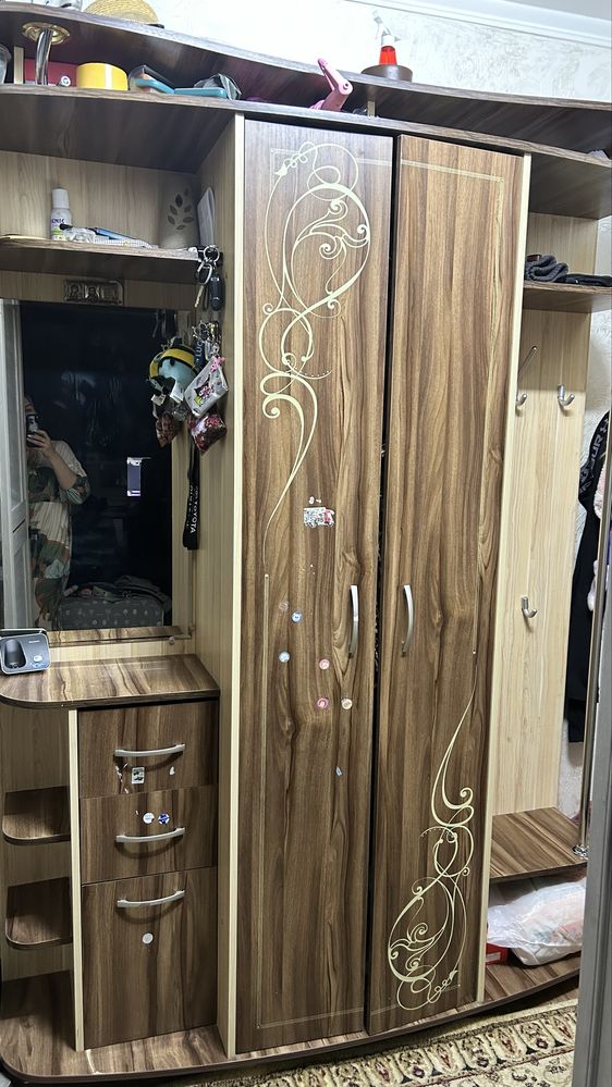 Продам шкаф в прихожею