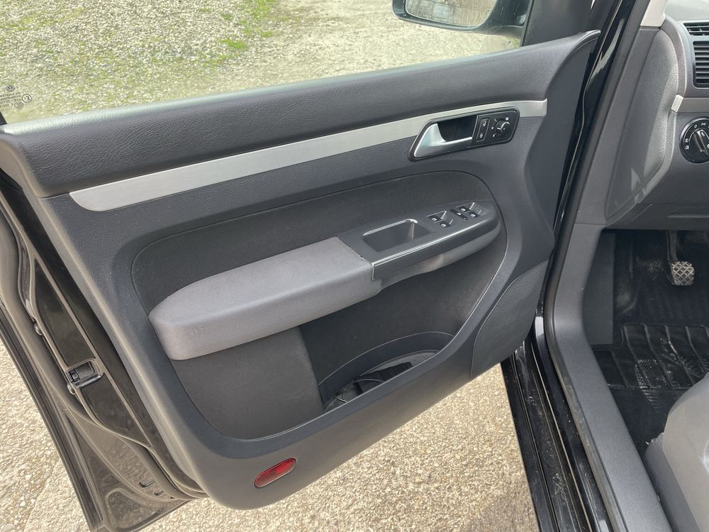 Vand vw touran 1,4 tsi 140cp( benzina)