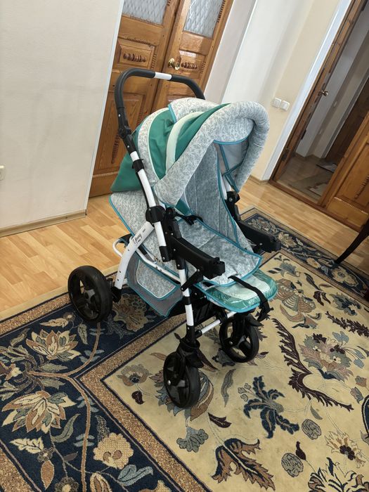 Коляска новая, с комплектующими