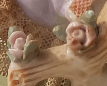 Старинна порцеланова статуетка