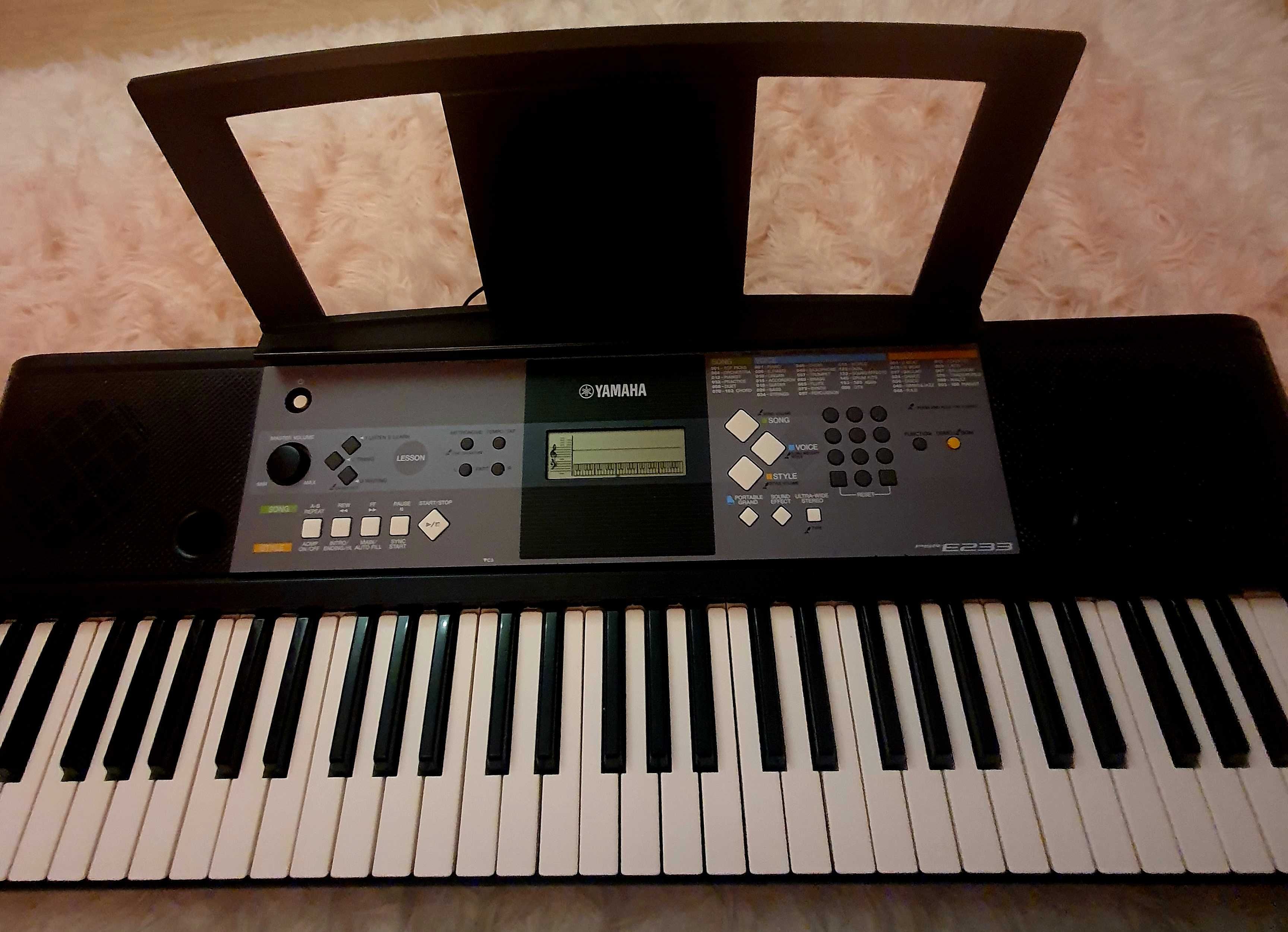 Синтезатор YAMAHA PSR-E233