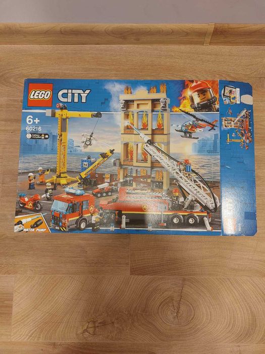 LEGO CITY Пожарна команда в центъра 60216