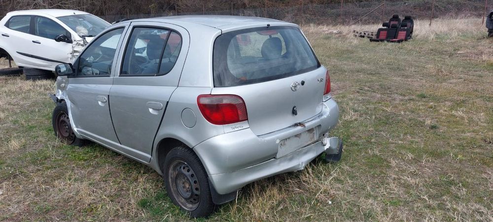 Toyota Yaris на части