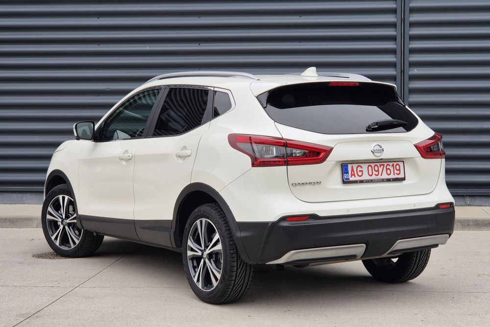 Nissan Qashqai / Automată / Benzină