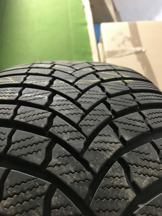 2 Anvelope de iarna 225 / 45 / 17 Bridgestone