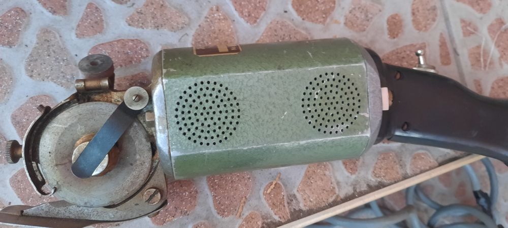 Машина за рязане на Мокет Винил за Кожа  Платове