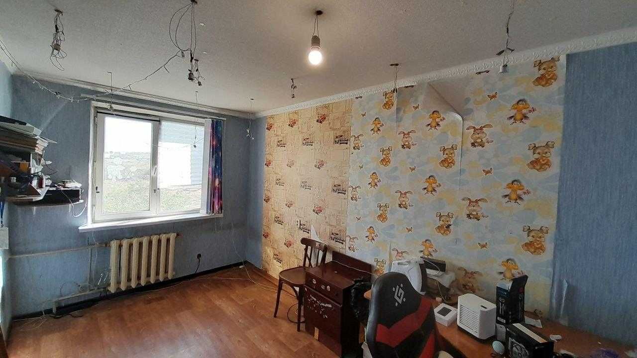 Продам 3 к квартиру студию, на 5/5 на 6 мкр,