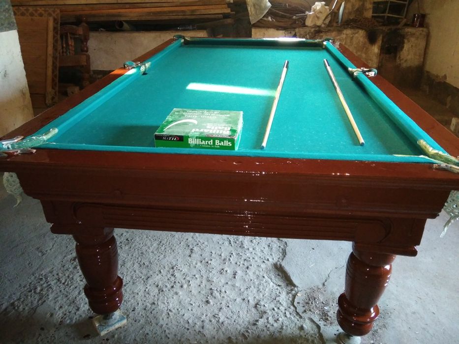 bilyard stol sotiladi xolati juda yaxshi..