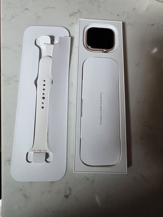 Продавам  Apple Watch S10