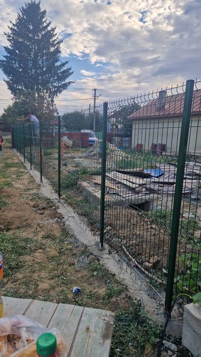 Executăm la comanda clientului garduri și porți împrejmuiri terenuri