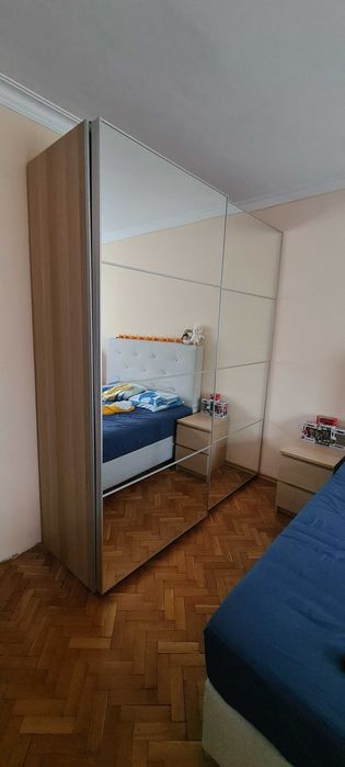 Голям гардероб, тапицирана спалня и разтегателен диван с ракла IKEA